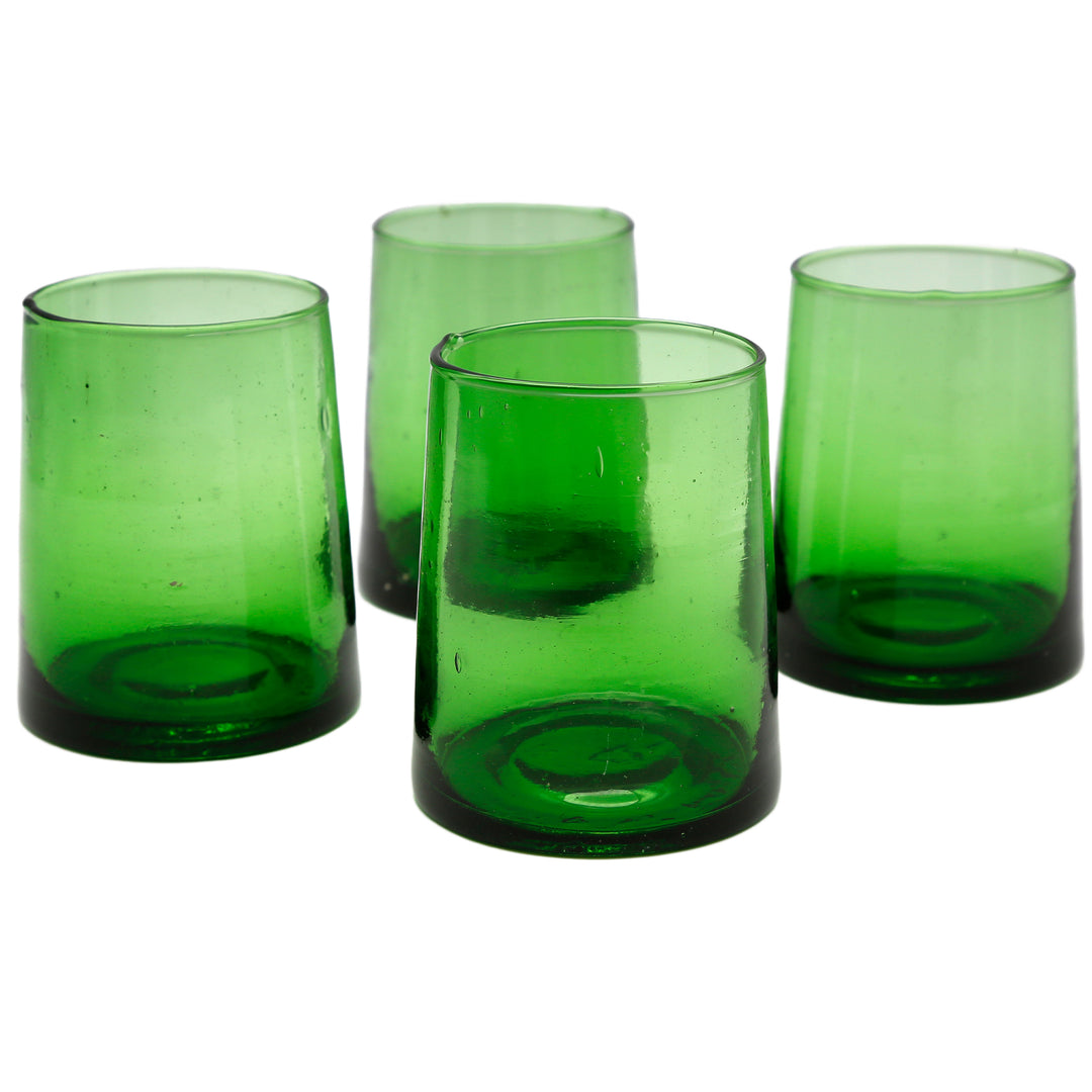 Verres à cocktail avec une structure en verre vibrante – verts, robustes et individuels