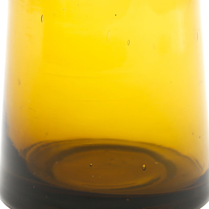 Close-up van de glazen bodem met typische luchtinsluitingen – kenmerkend voor mondgeblazen glas