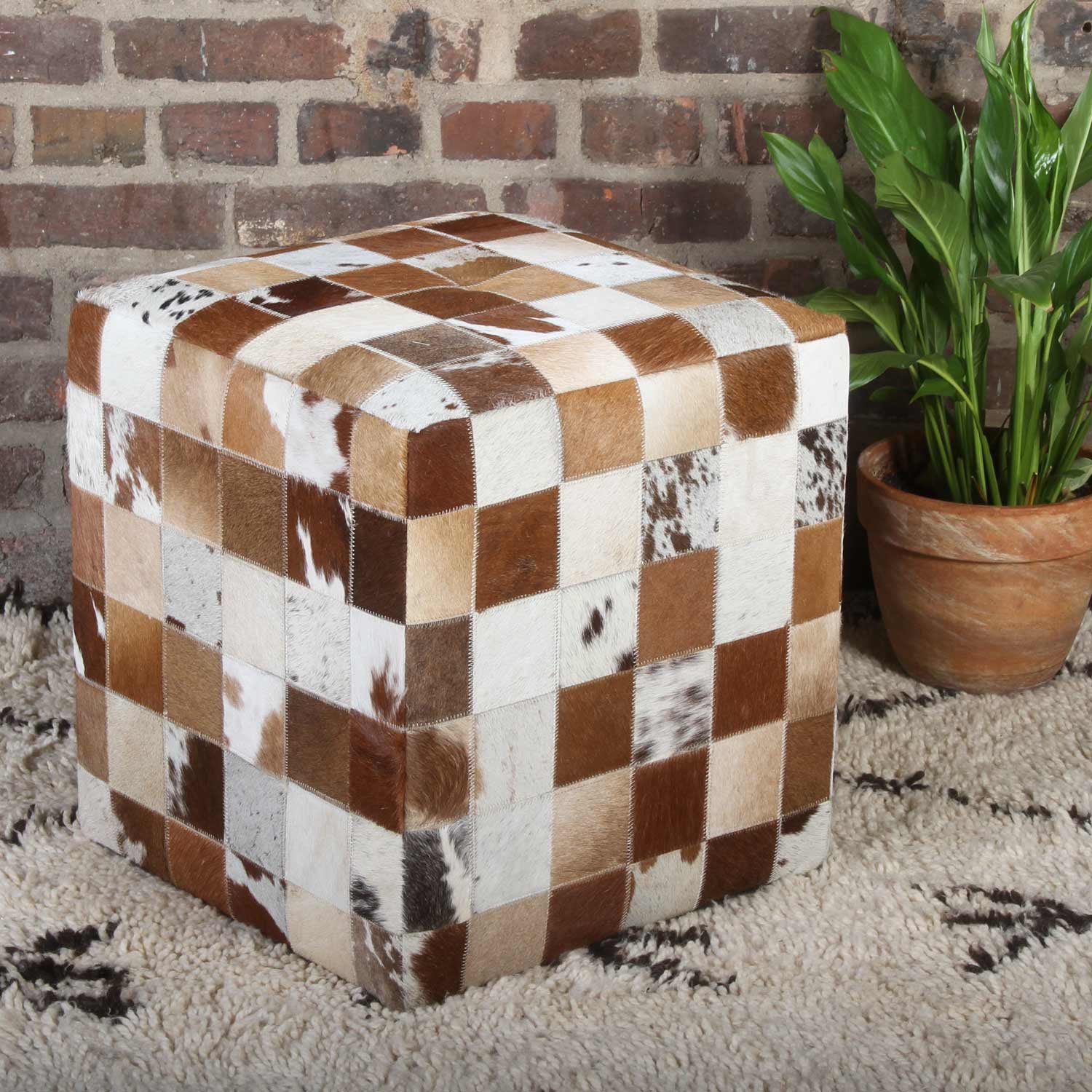Homescapes Sitzhocker Aus Leder & Ziegenfell – Patchwork Design Mit Holzbeinen, Rustikaler Fußhocker Für Wohnzimmer & Flur – 32 X 32 X 42 Cm