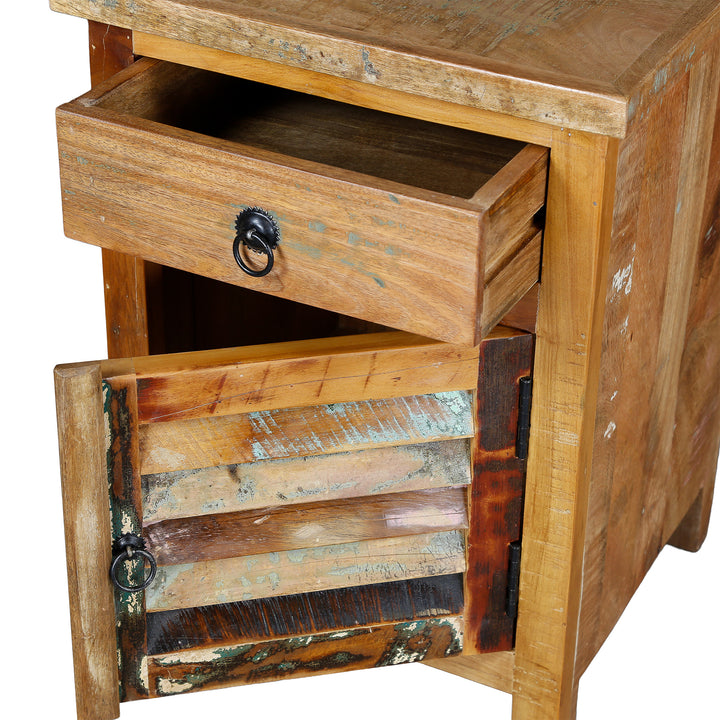 Kommode aus massivem Altholz mit geöffneter Schublade und Tür, mit Patchwork-Front