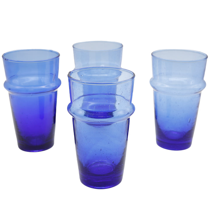Latte Macchiato glas in sterk blauw, mondgeblazen met organische structuur